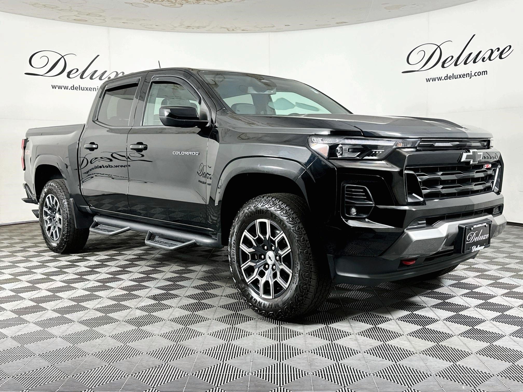 Used 2023 Chevrolet Colorado Z71 w/ Z71 Convenience Package 2