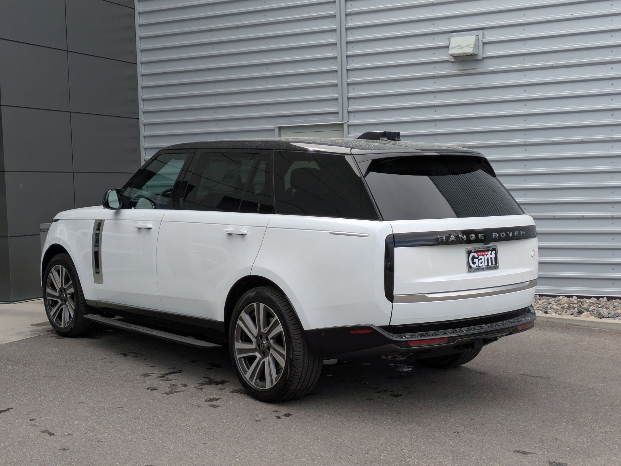 2025 Land Rover Range Rover SV