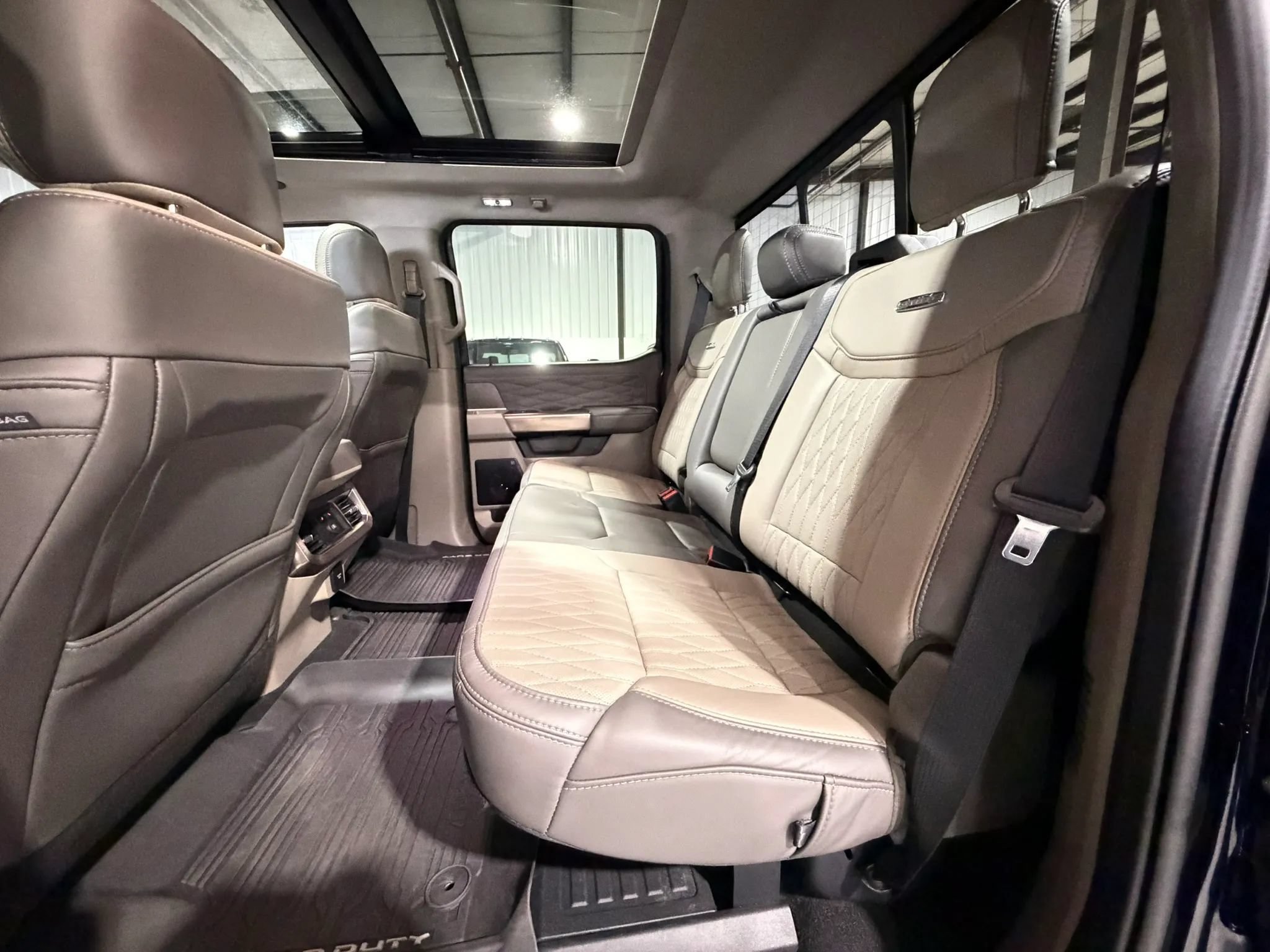 2025 Ford F-450 Super Duty Platinum - Photo 15