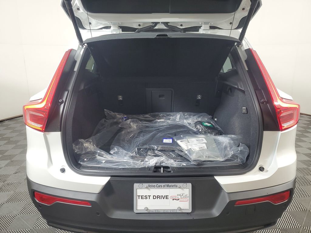 2026 Volvo Xc40 B5 Plus