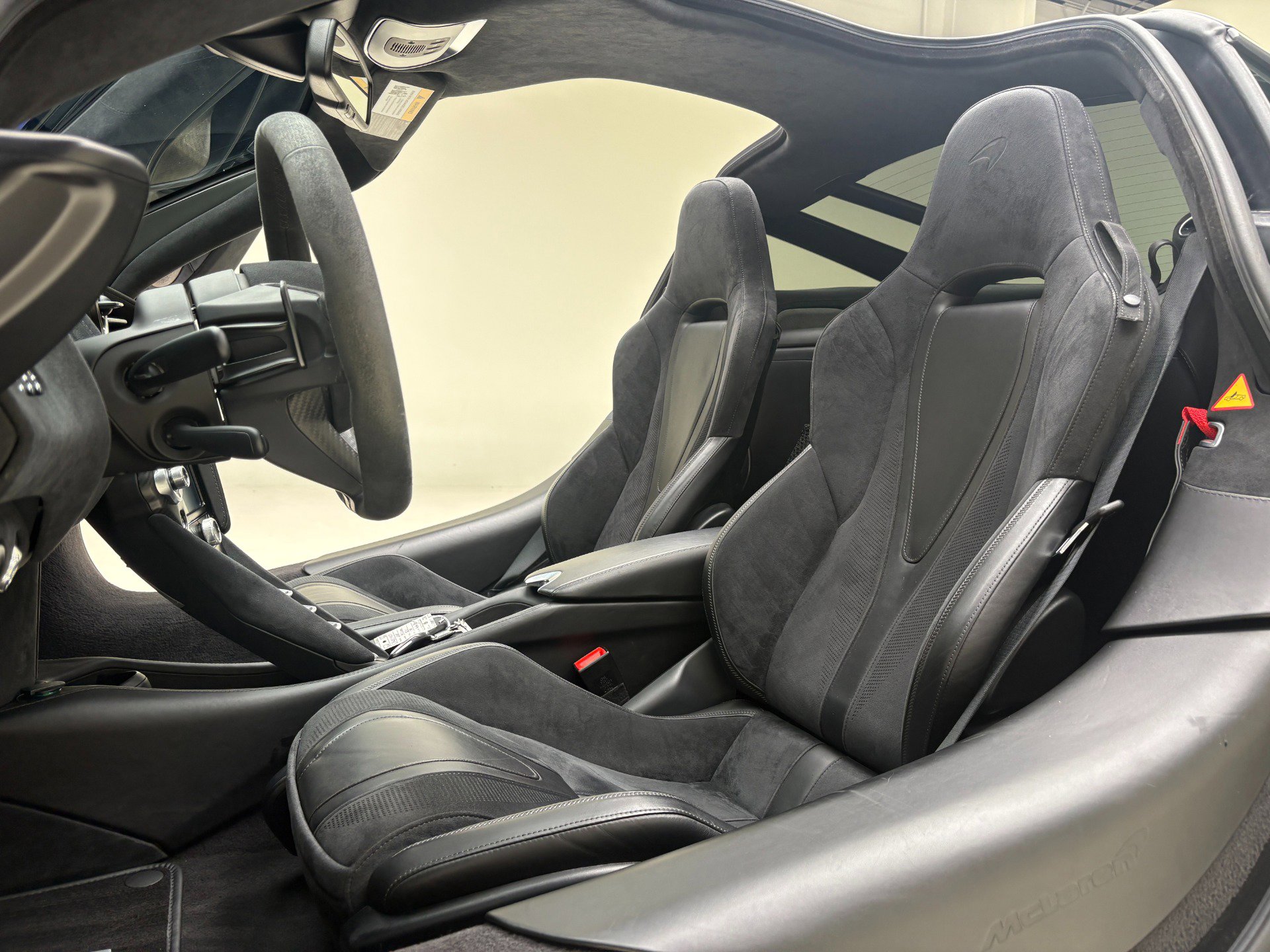 Used 2018 McLaren 720S Performance photo 12