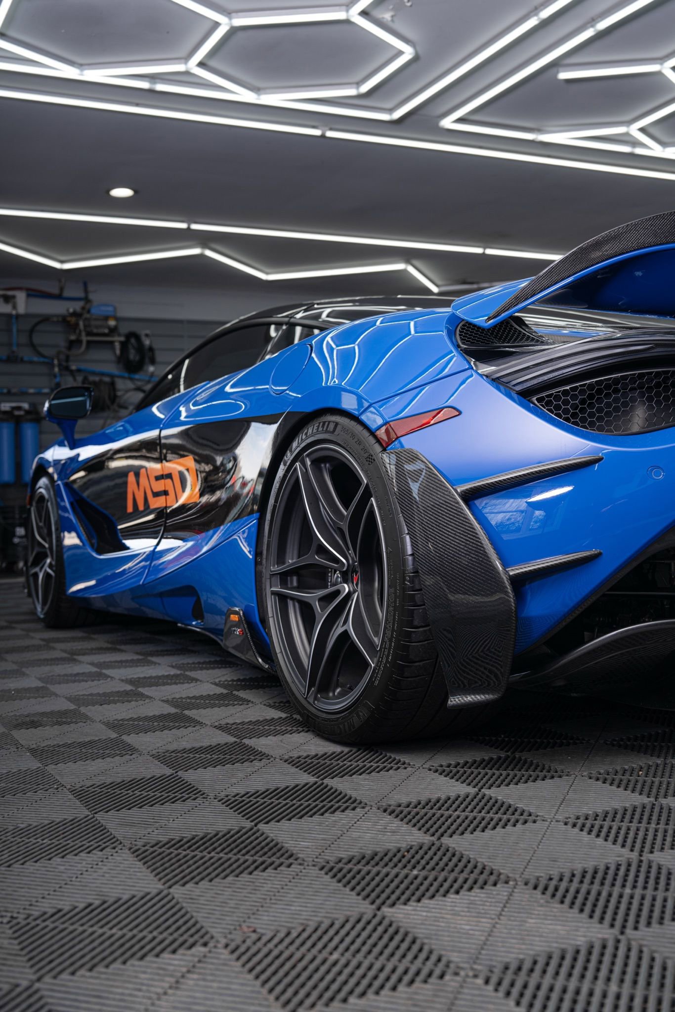 Used 2018 McLaren 720S Performance photo 8