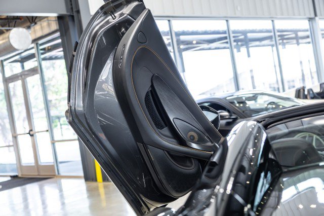 Used 2020 McLaren 600LT Spider photo 33