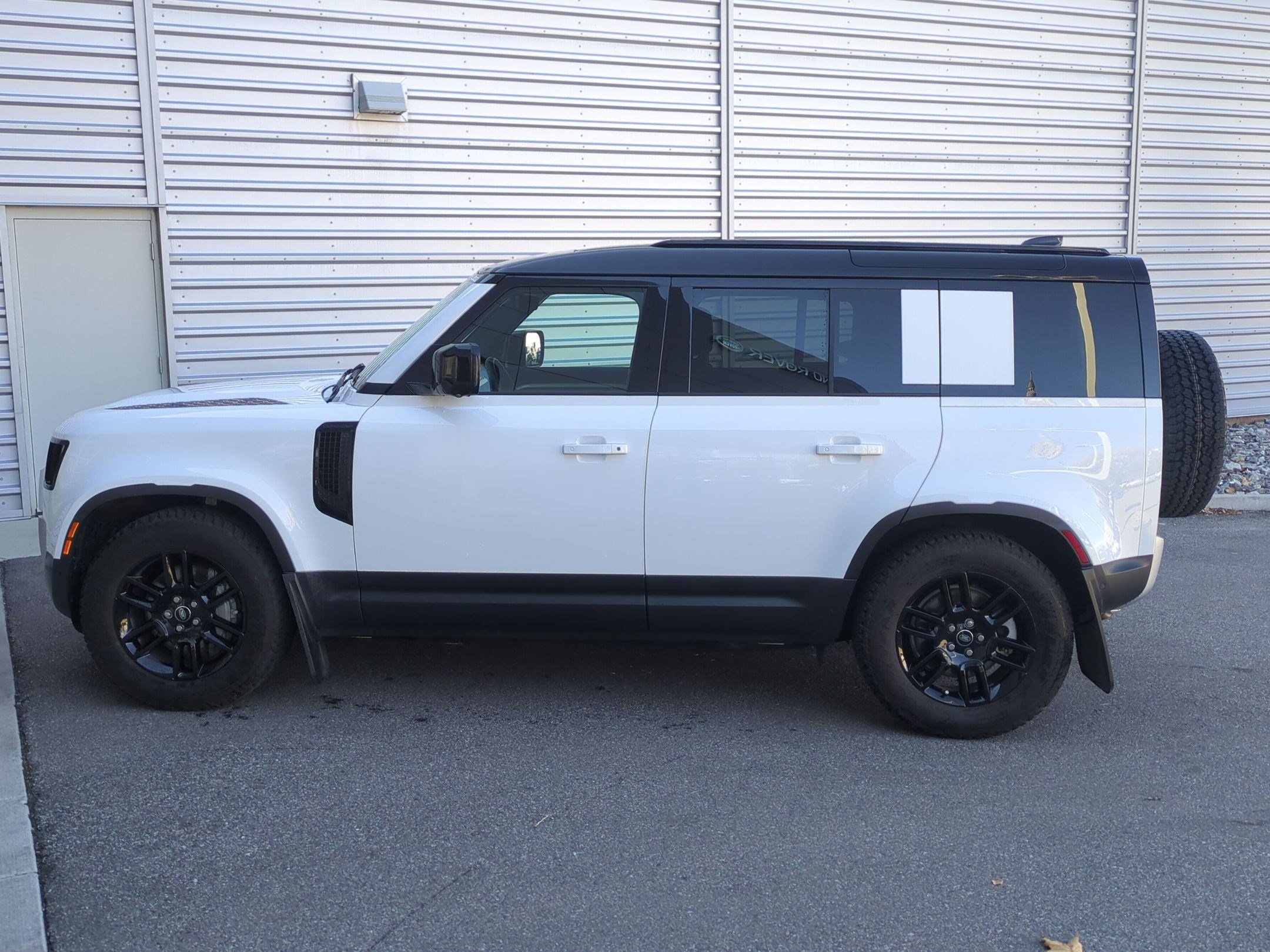 2025 Land Rover Defender 110 S