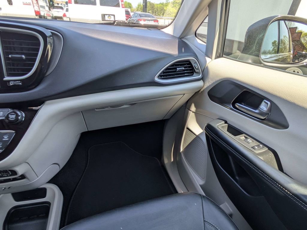 2022 Chrysler Pacifica Touring-L