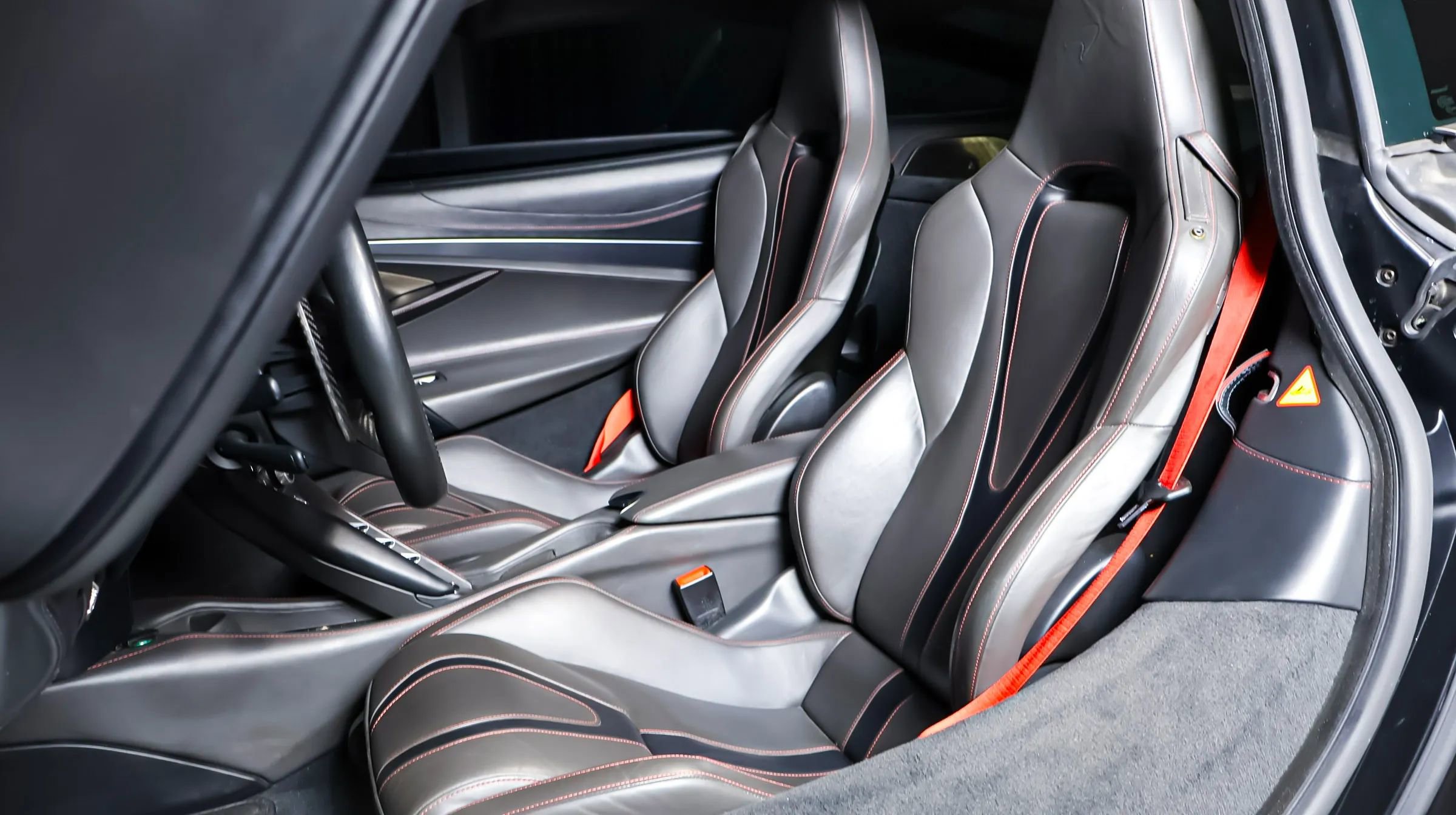 Used 2018 McLaren 720S Luxury photo 18