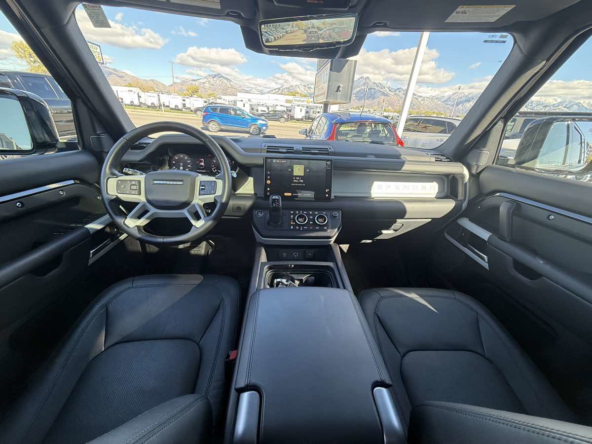 2024 Land Rover Defender 110 SE