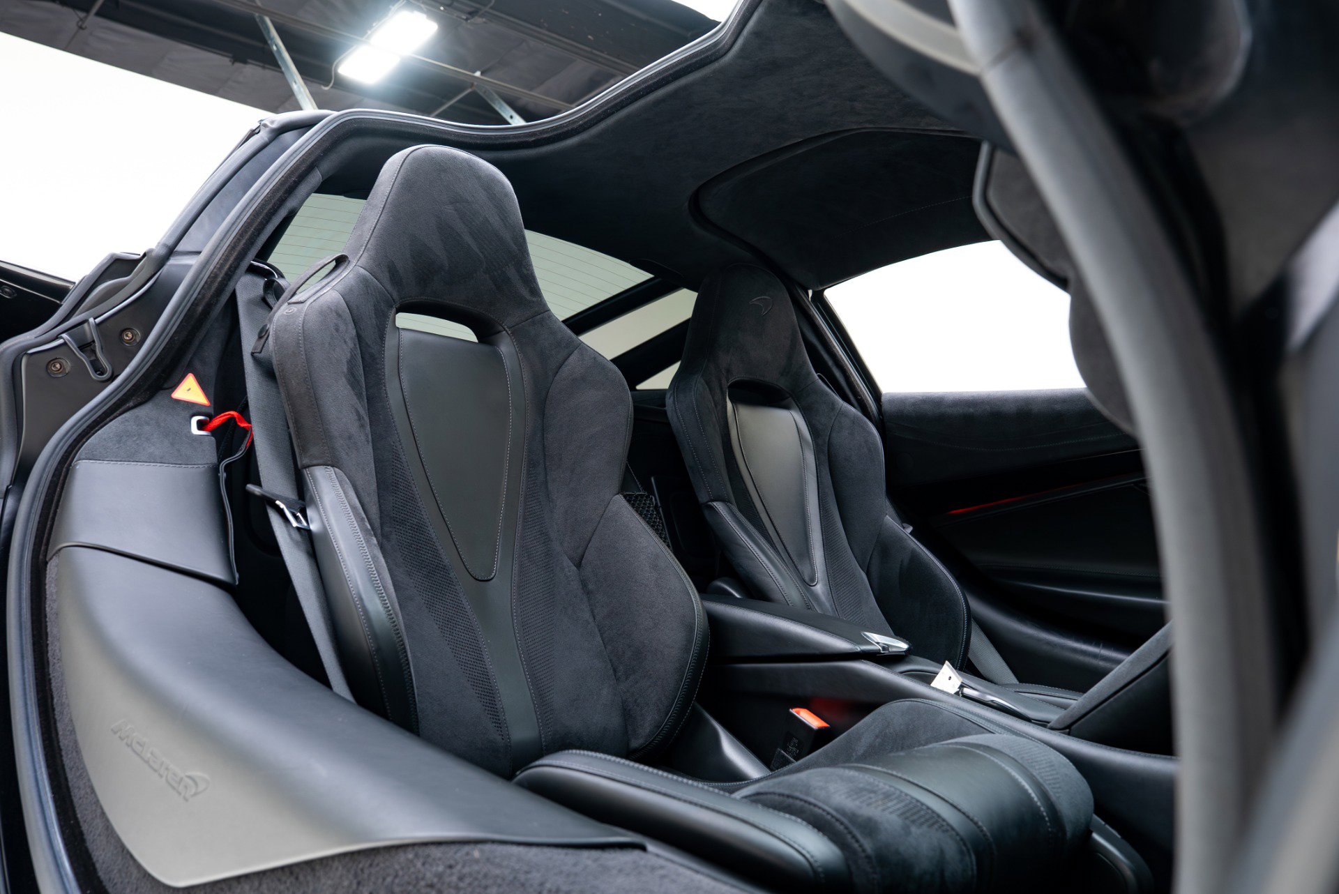 Used 2018 McLaren 720S Performance photo 18