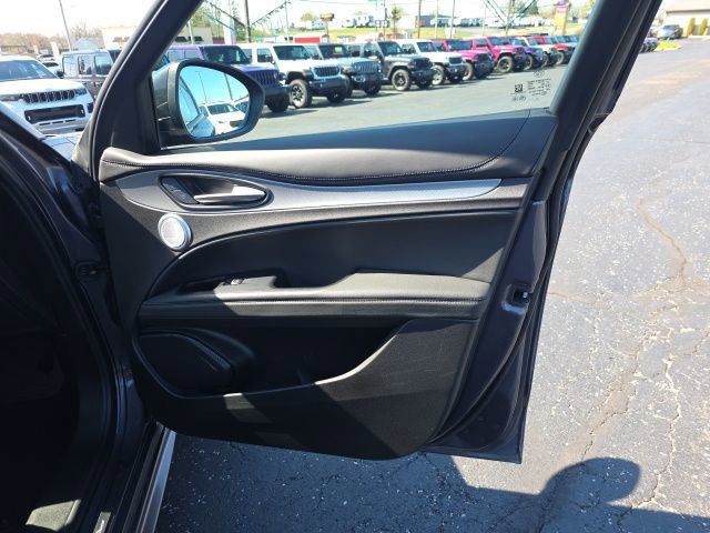 2024 Alfa Romeo Stelvio Ti