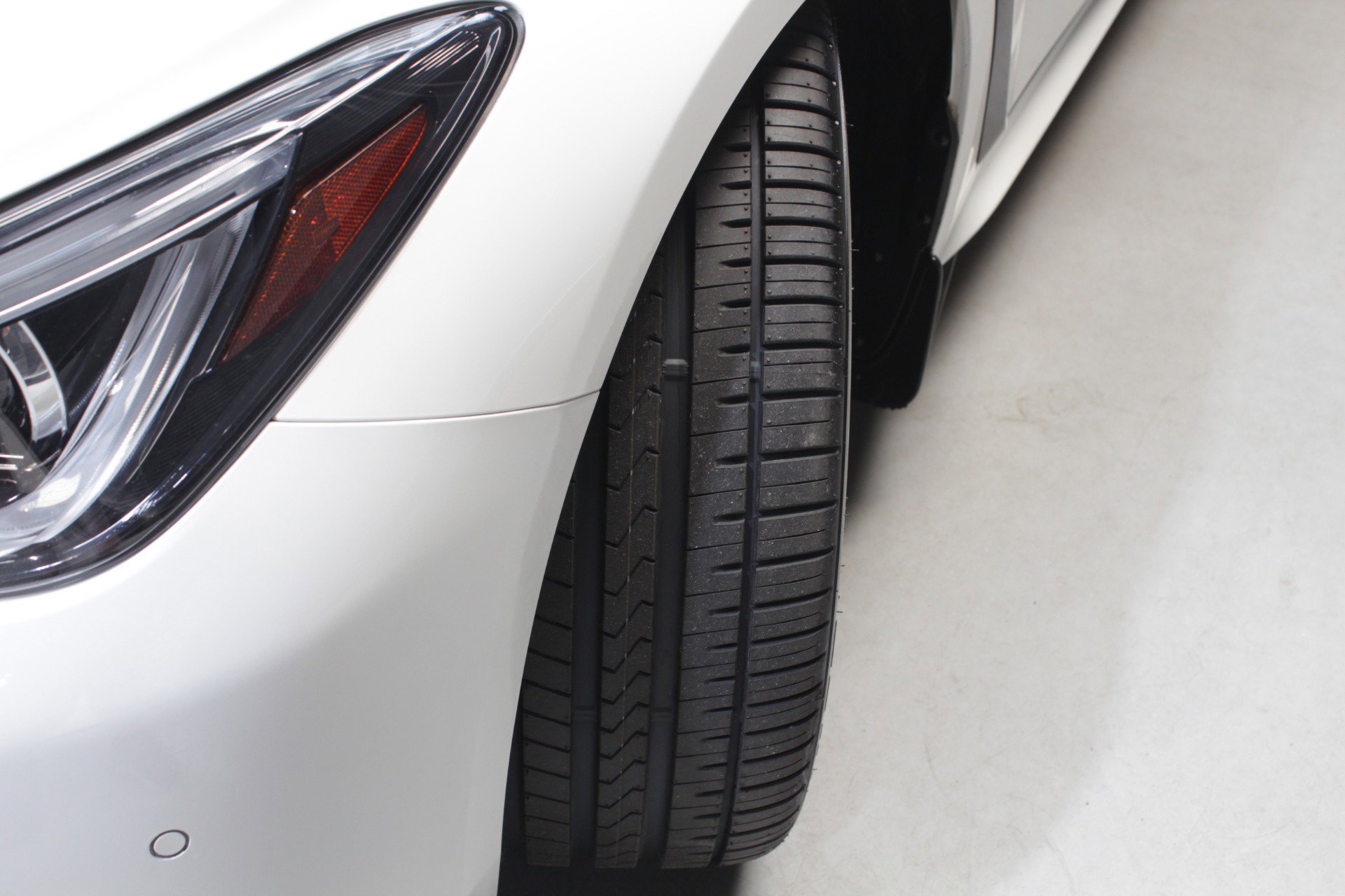 2022 INFINITI Q60 Red Sport 400