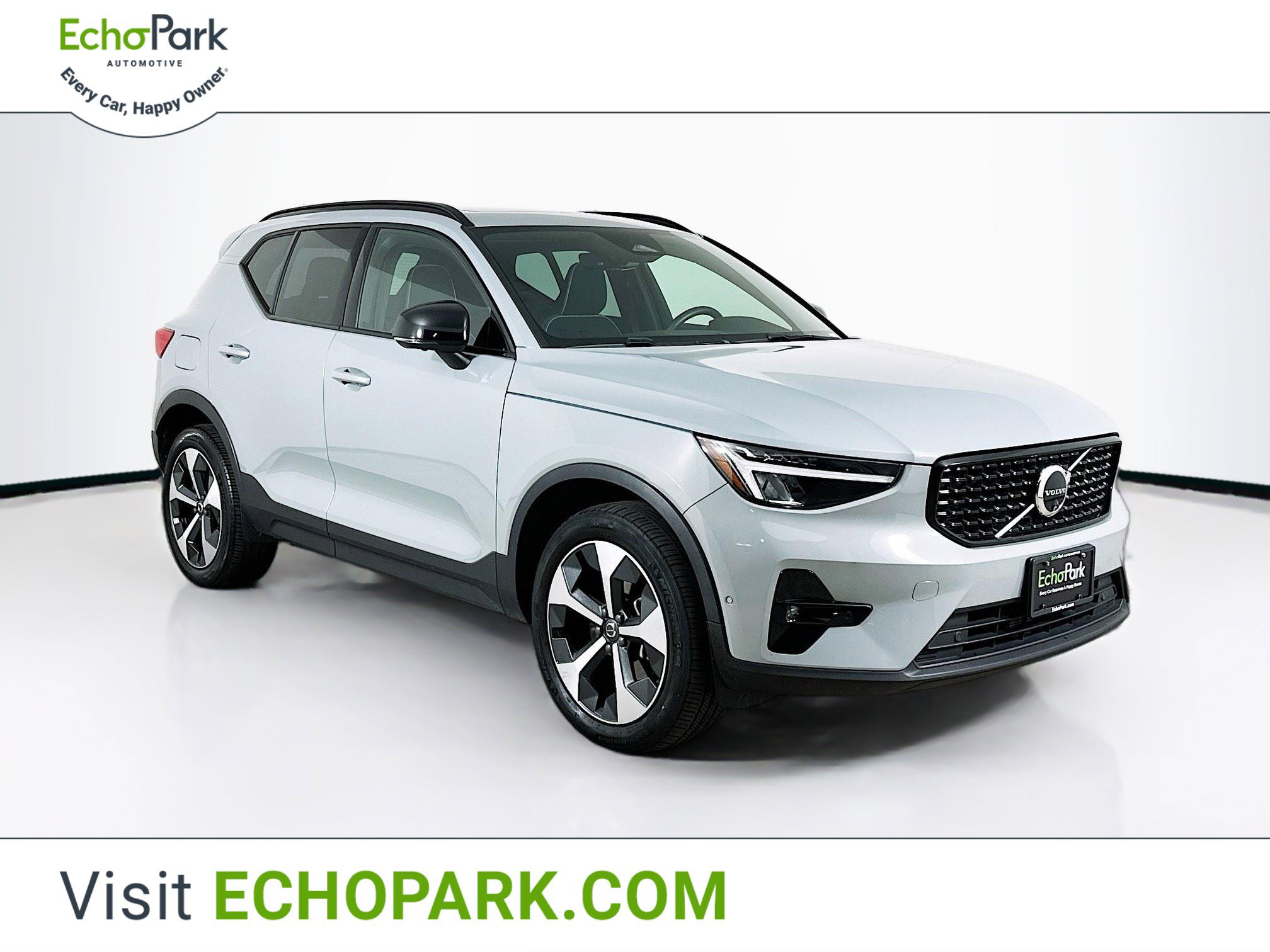 2024 Volvo XC40 B5 Plus Dark Theme