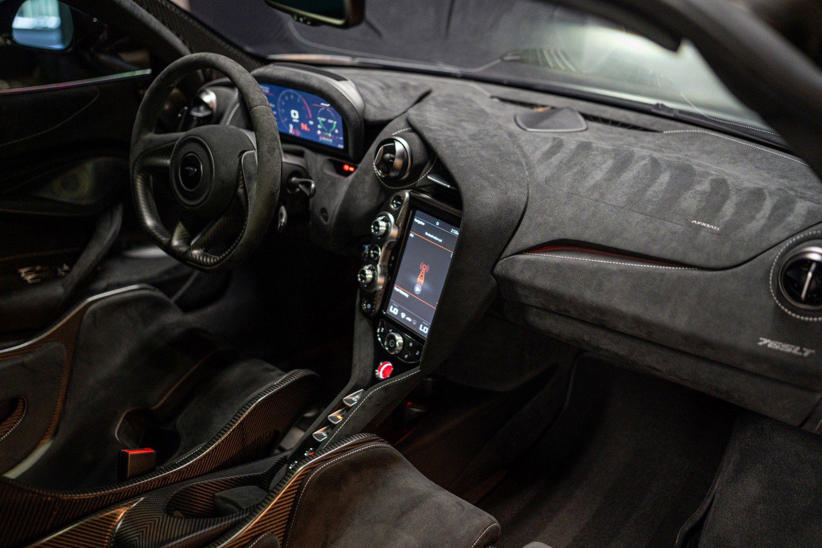 Used 2021 McLaren 765LT photo 25