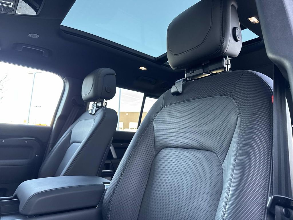 2023 Land Rover Defender 130 X-Dynamic SE