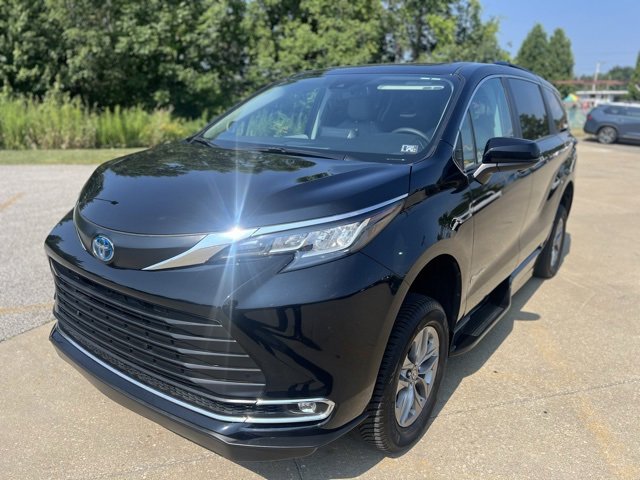 2023 Toyota Sienna XLE