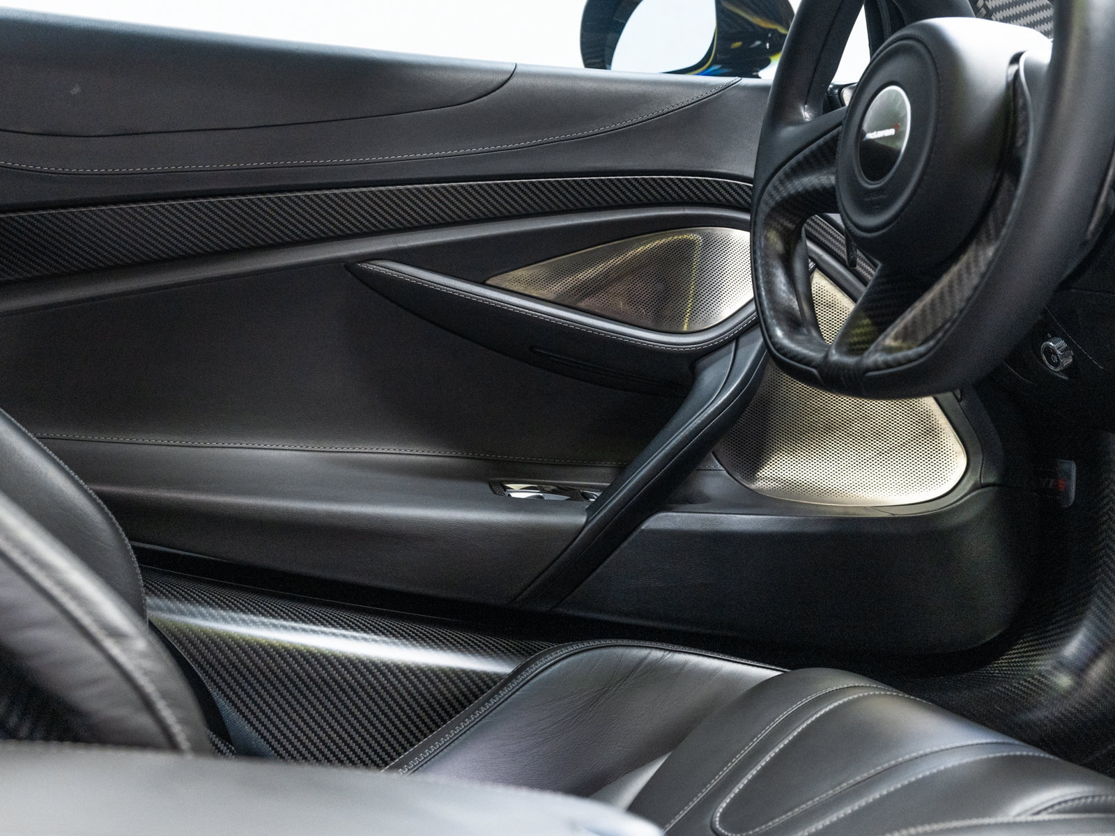 Used 2018 McLaren 720S Luxury photo 34