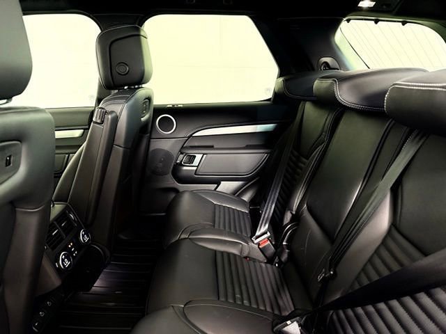 2025 Land Rover Discovery Dynamic SE