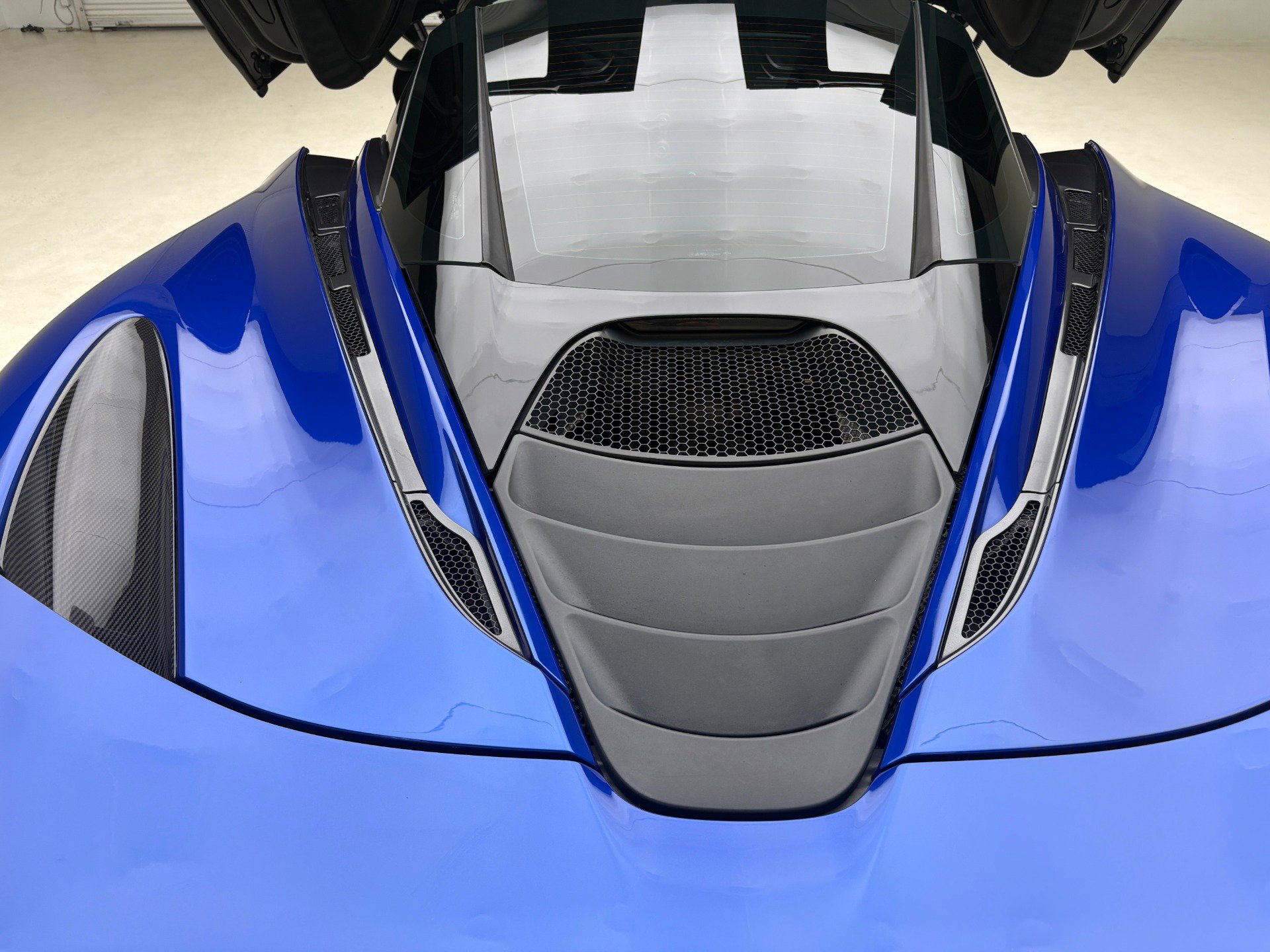 Used 2018 McLaren 720S Performance photo 29