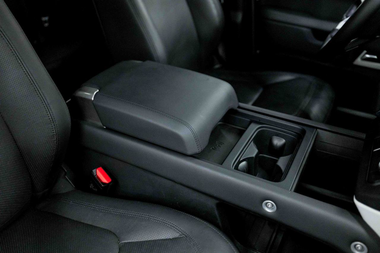 2023 Land Rover Defender 130 SE