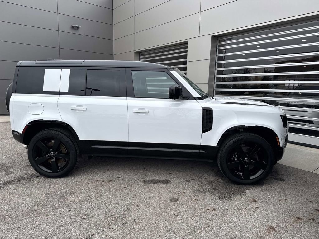 2025 Land Rover Defender 110 V8