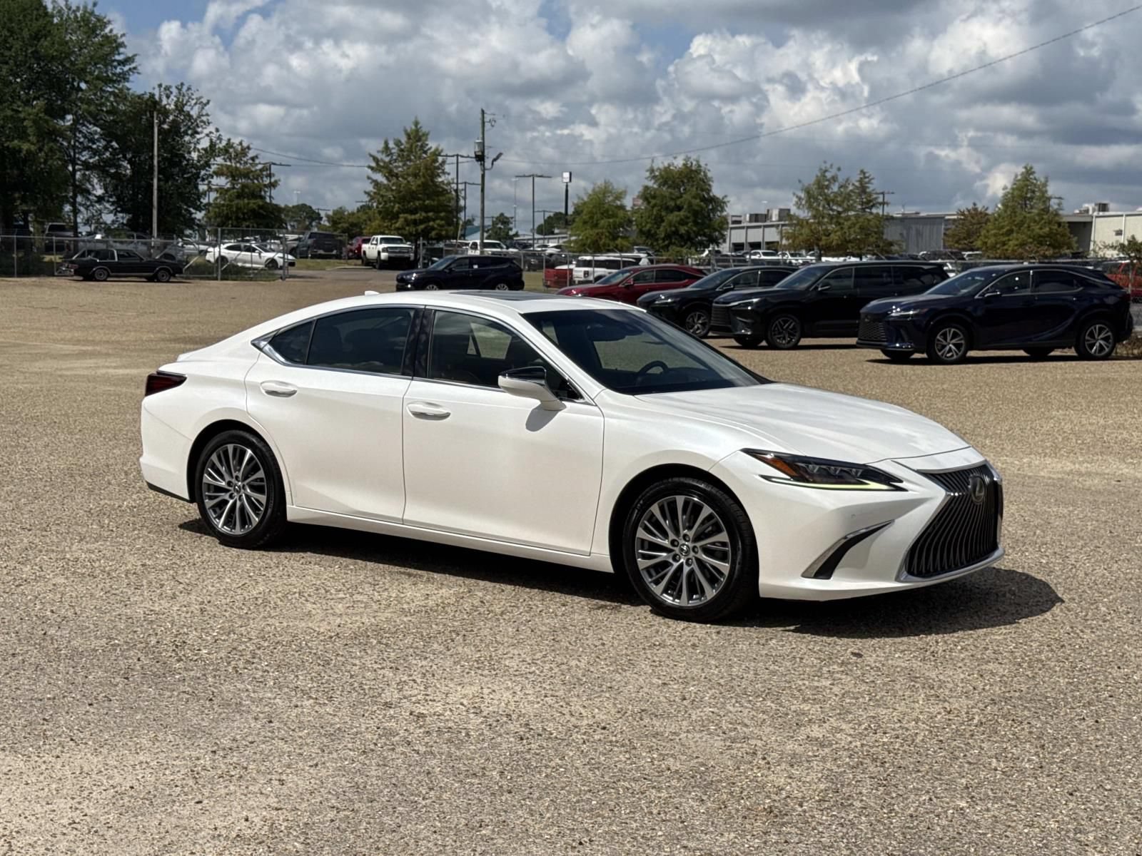 Used 2019 Lexus ES 350 w/ Accessory Package 2