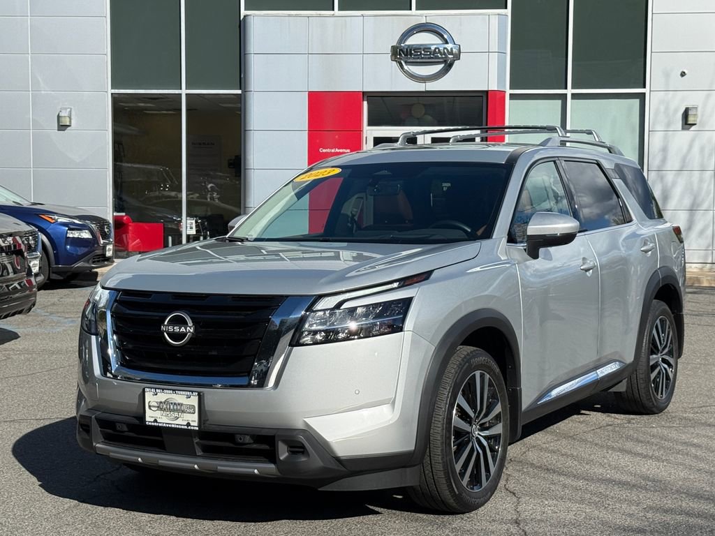Used 2024 Nissan Pathfinder Platinum w/ Cargo Package