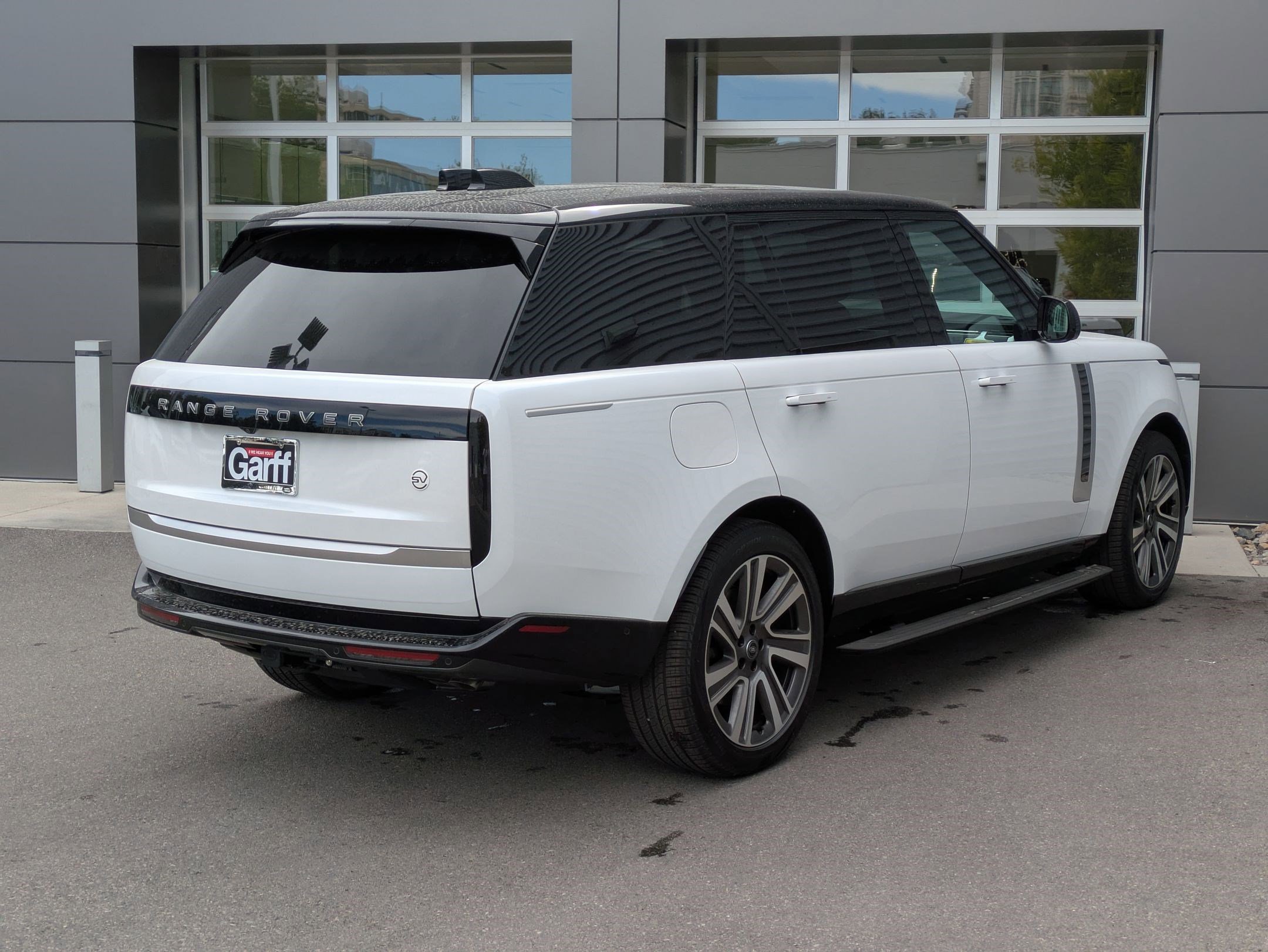 2025 Land Rover Range Rover SV