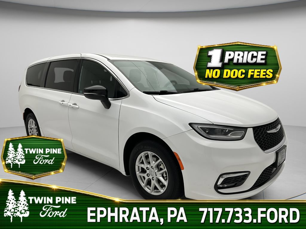 Used 2025 Chrysler Pacifica Select