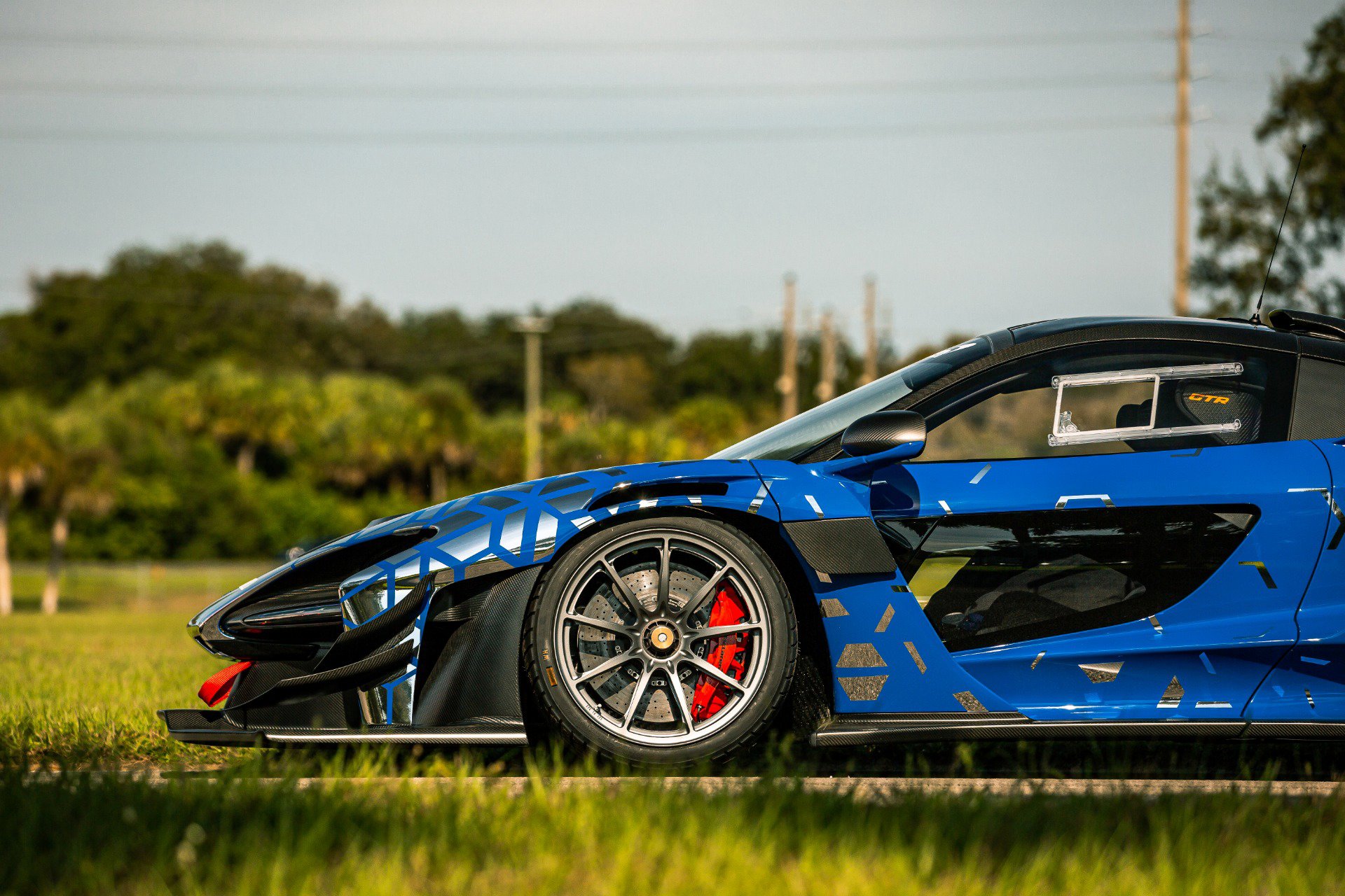 Used 2020 McLaren Senna photo 12