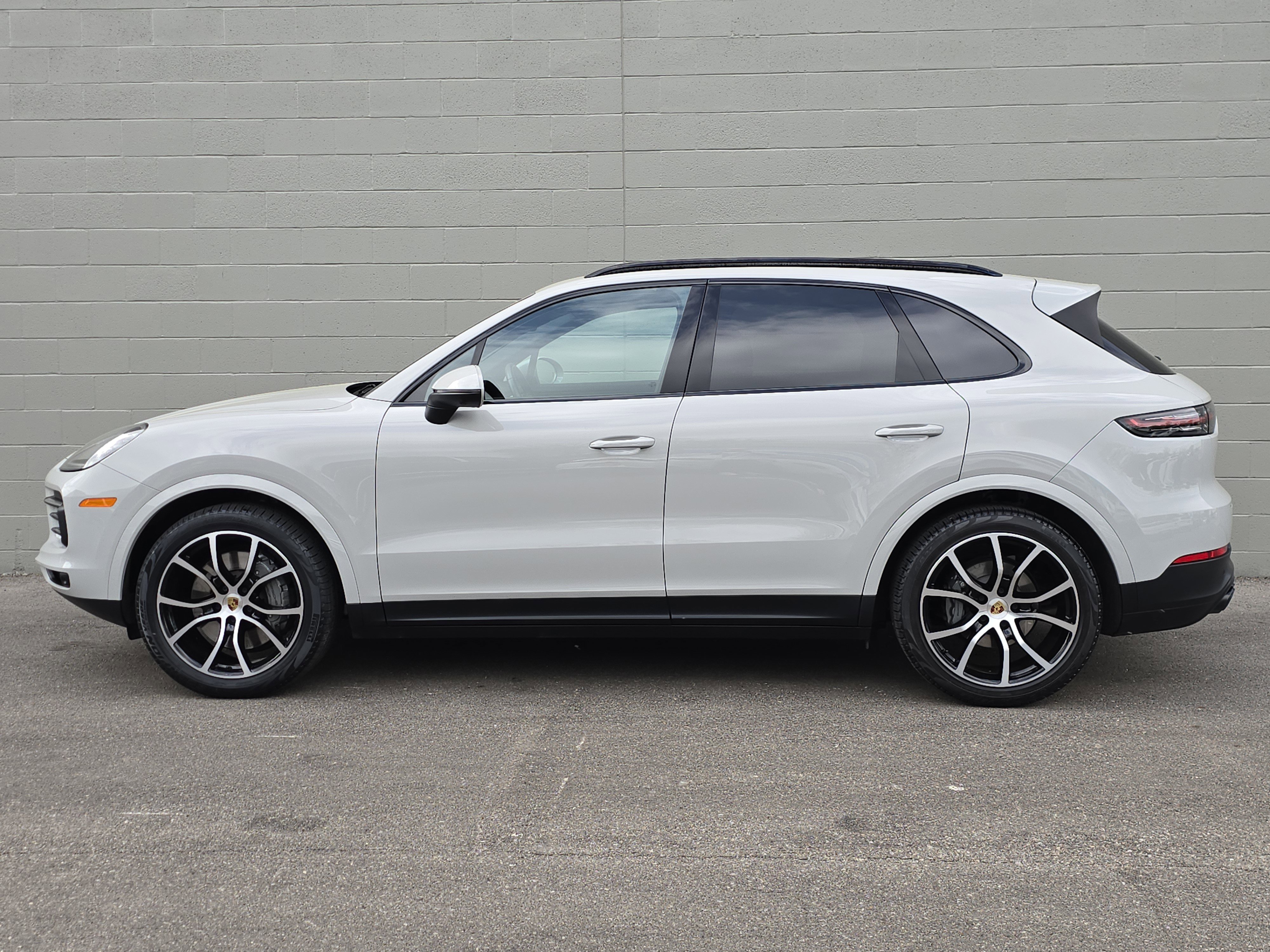 2023 Porsche Cayenne S Platinum