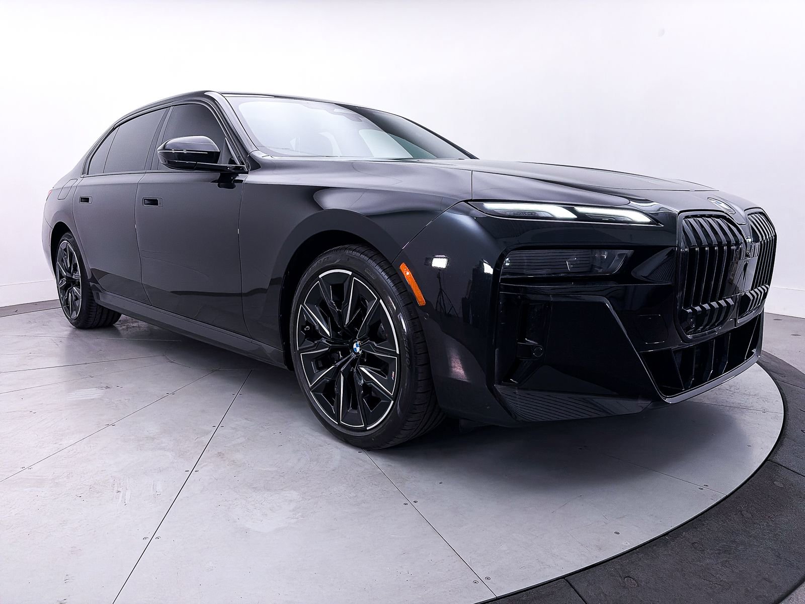 2023 BMW 760i xDrive