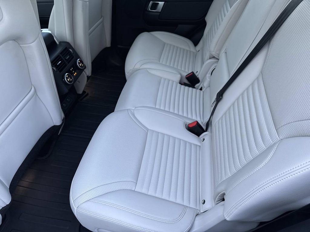 2025 Land Rover Discovery Dynamic SE