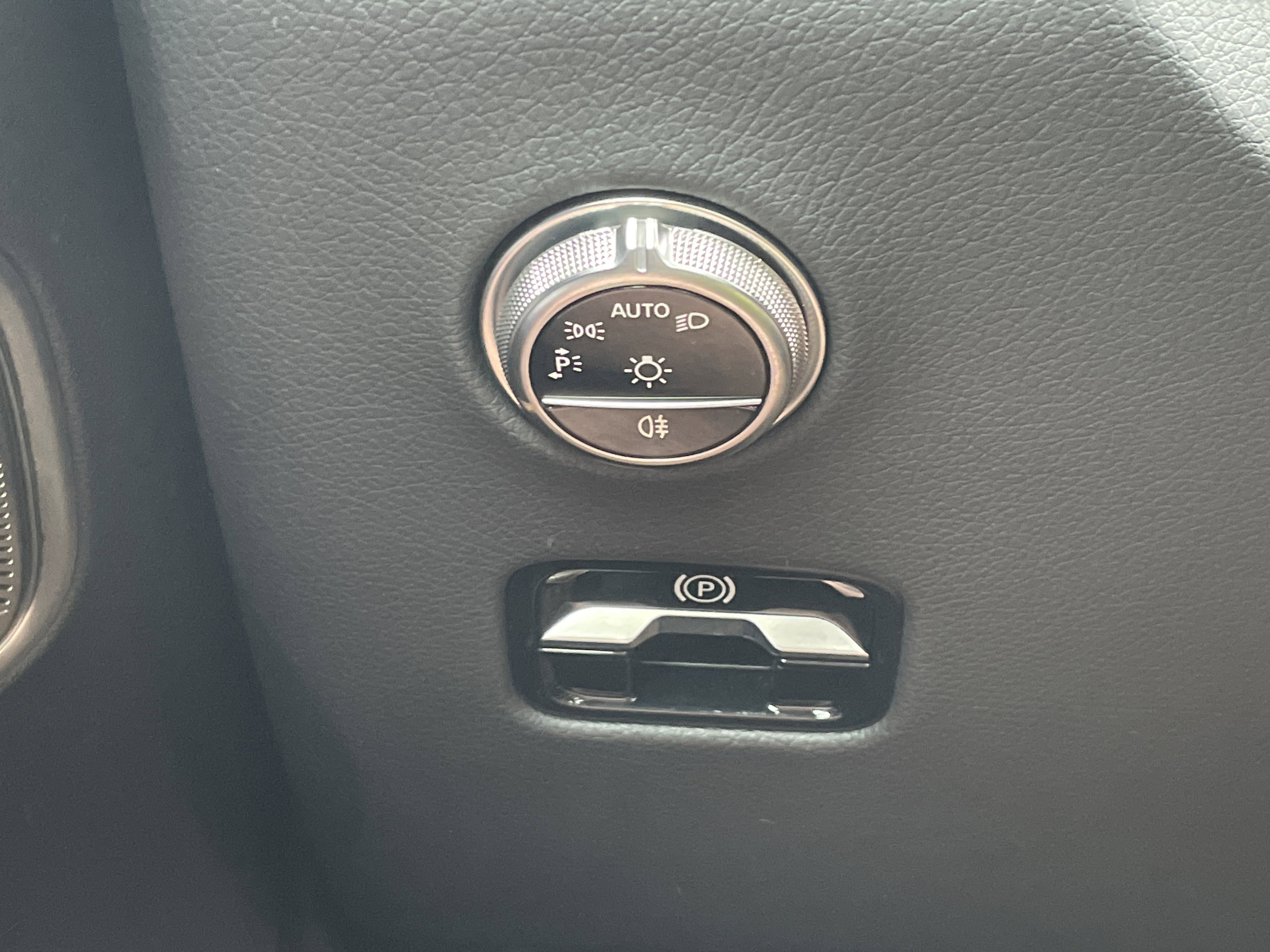 2025 Mercedes-Benz GLC 300