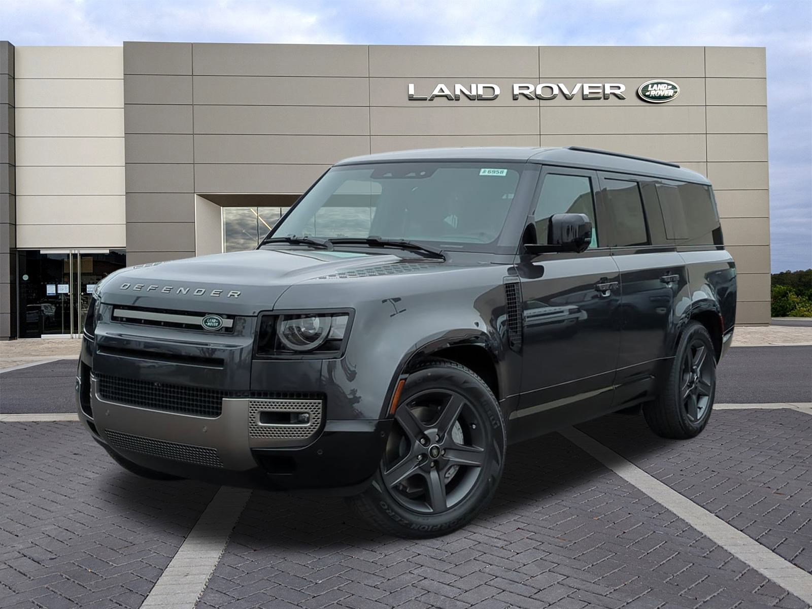 New 2025 Land Rover Defender 130 X-Dynamic SE
