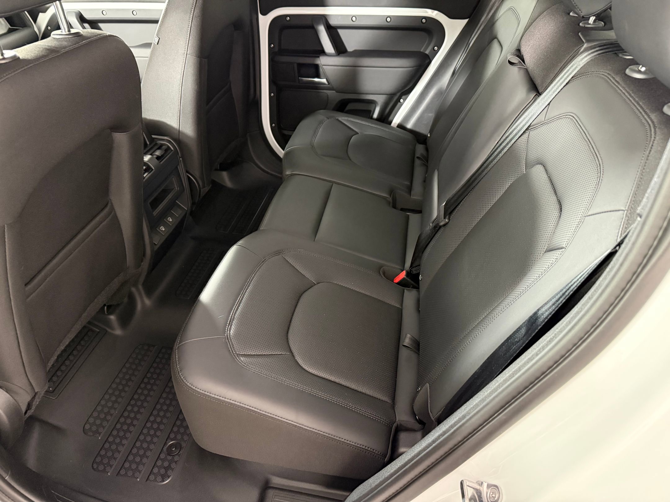 2025 Land Rover Defender 110 S