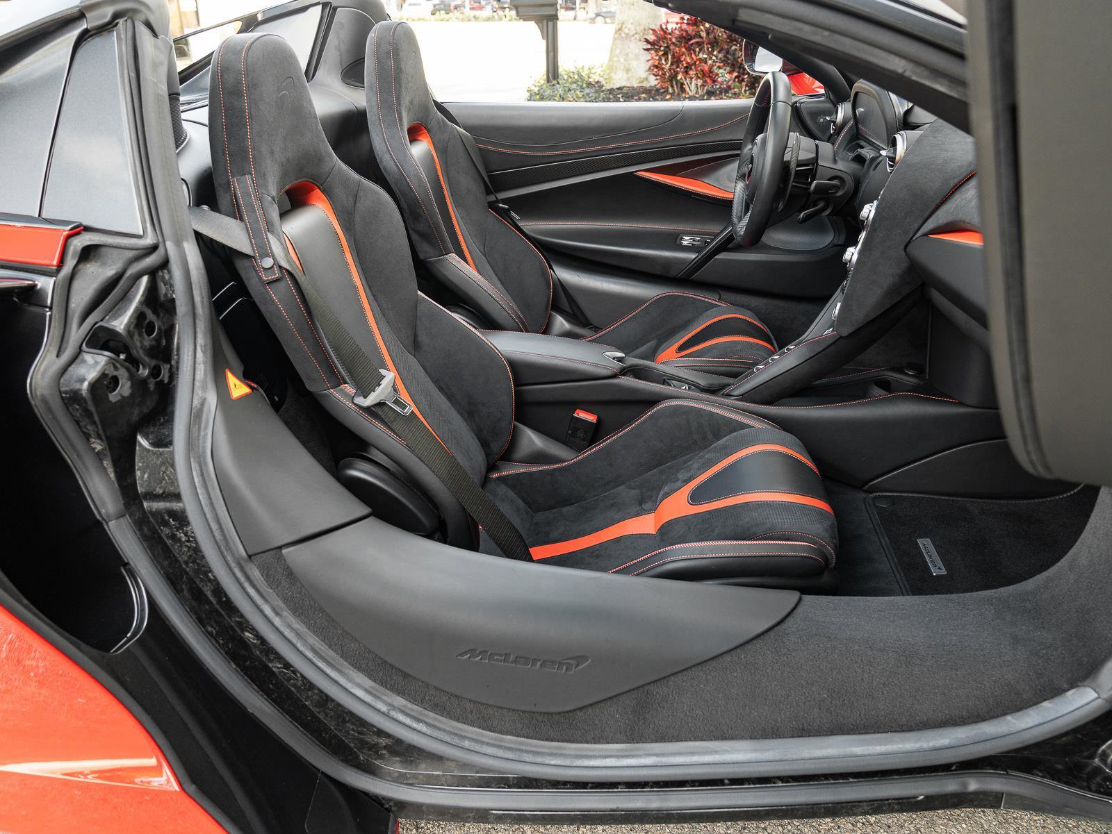 Used 2020 McLaren 720S Performance photo 18