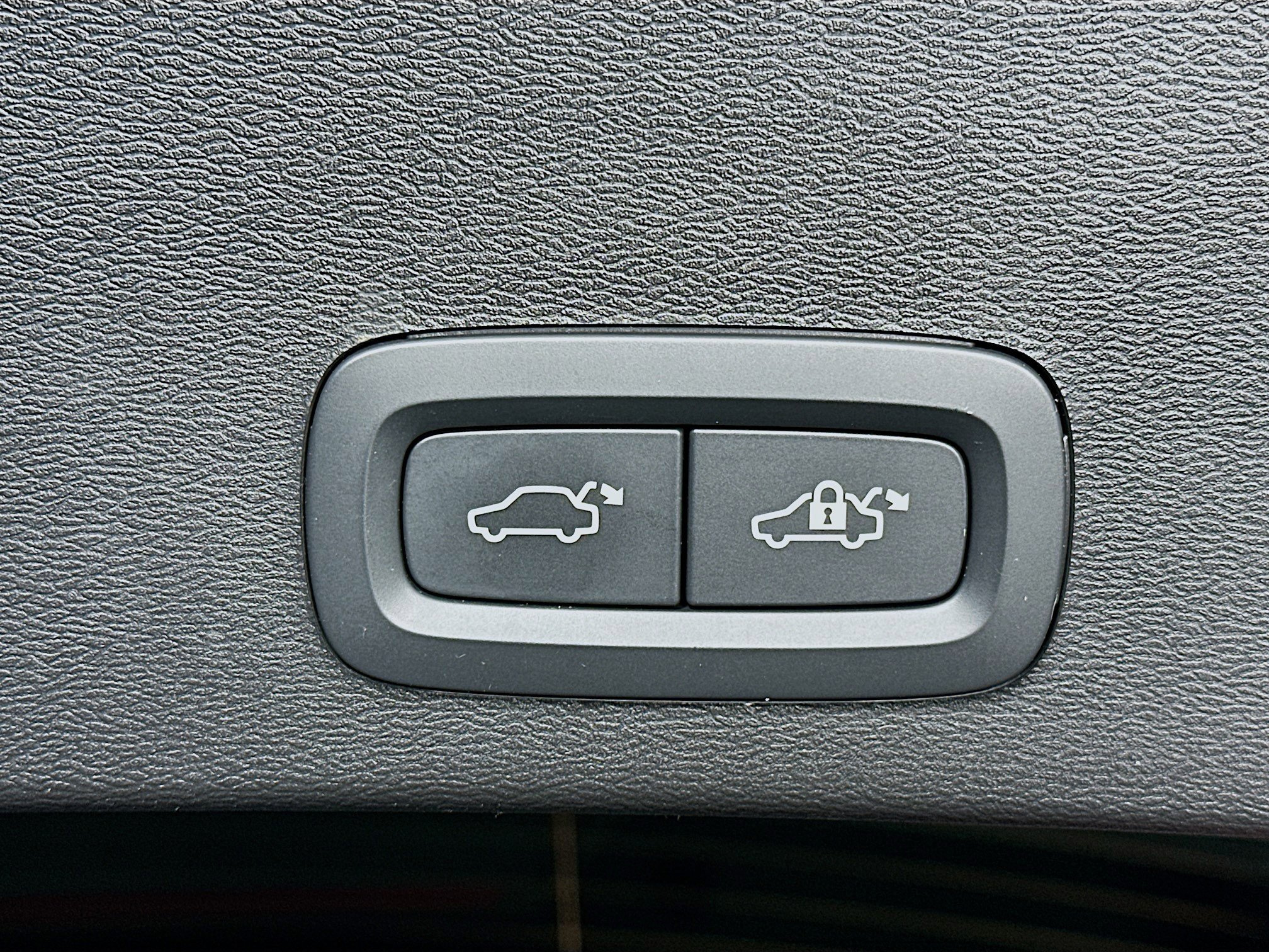 2025 Volvo Xc40 B5 Core