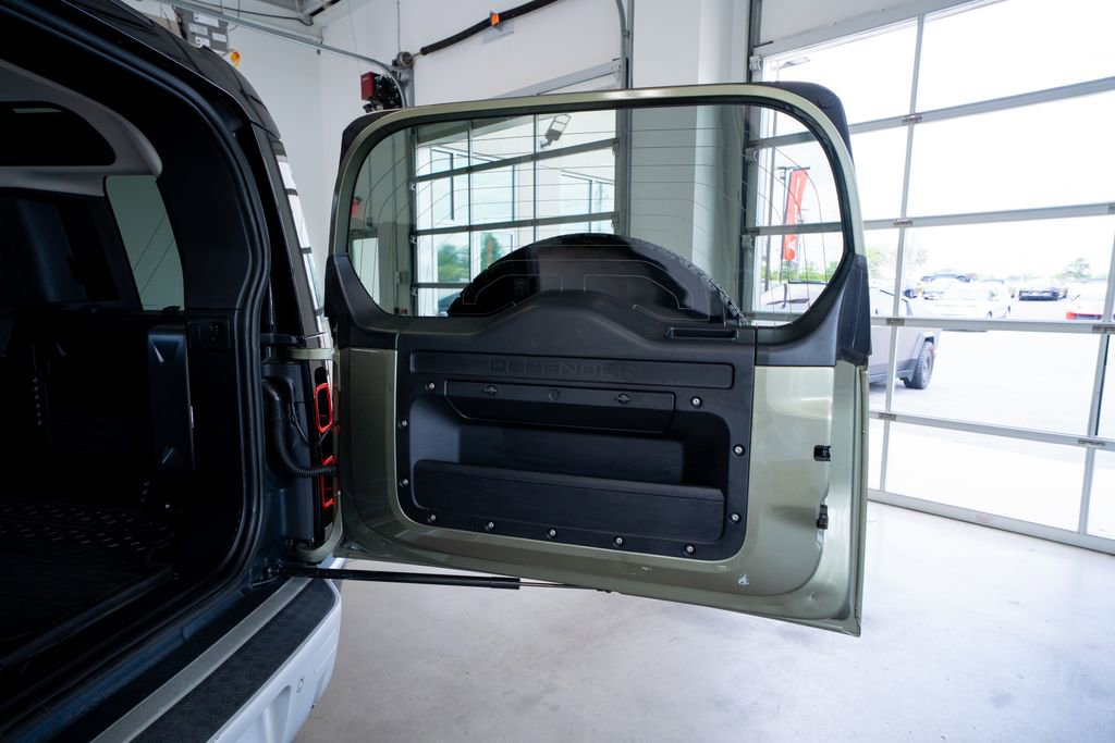 2020 Land Rover Defender 110 SE