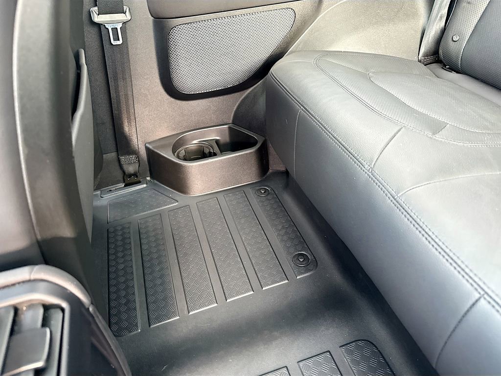 2023 Land Rover Defender 90 SE