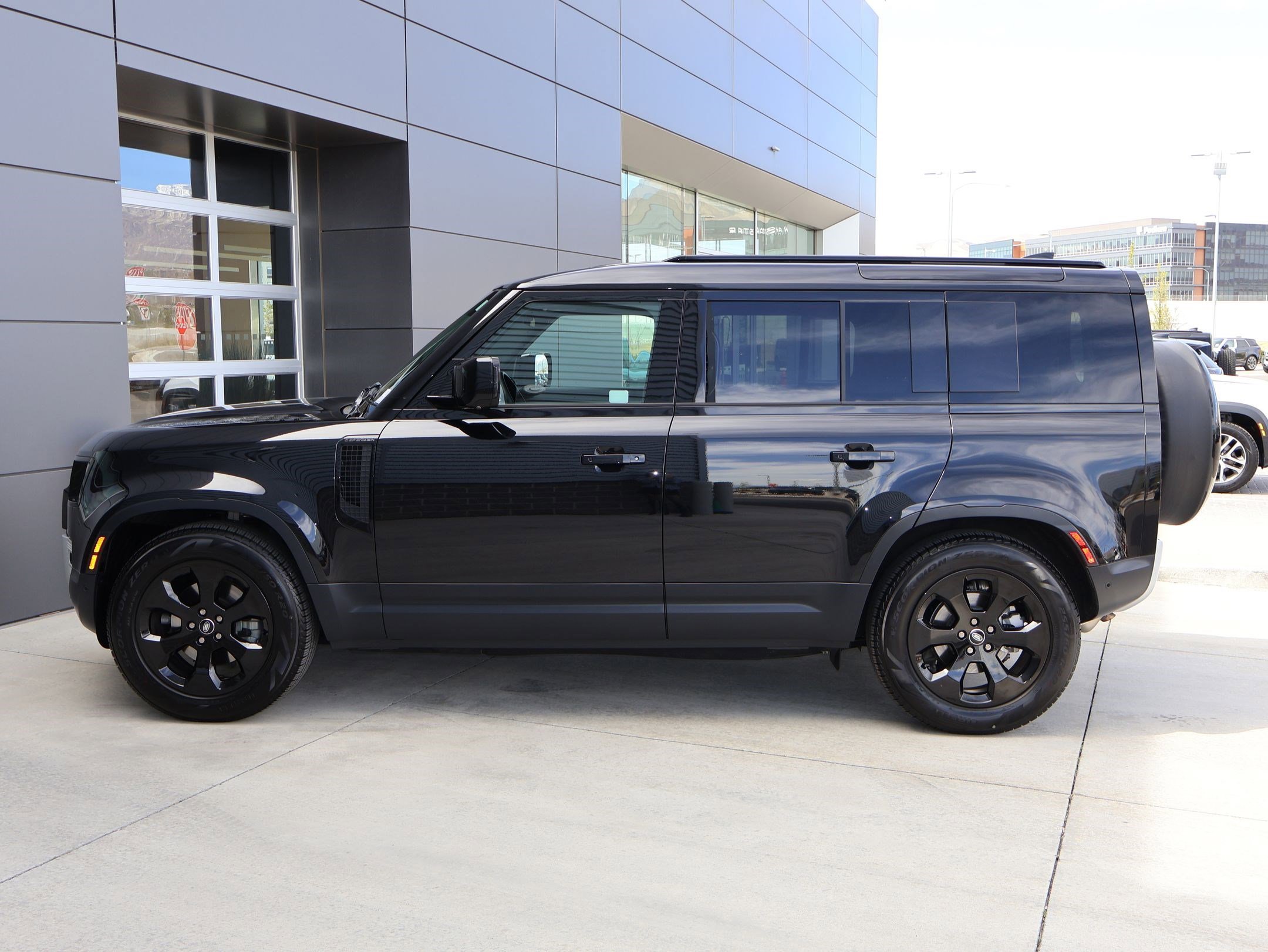 2025 Land Rover Defender 110 S