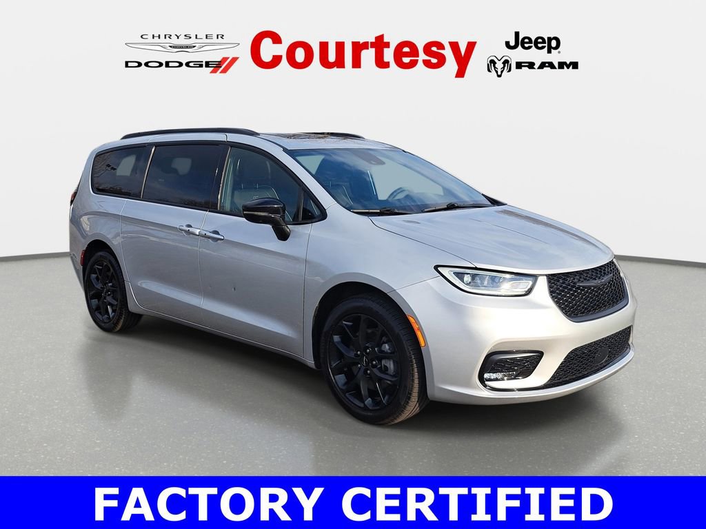 Used 2024 Chrysler Pacifica Limited w/ S Appearance Package