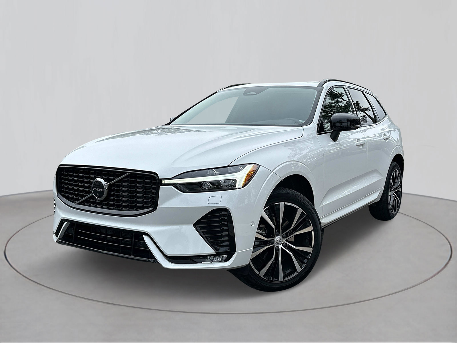 2023 Volvo XC60 B5 Ultimate Dark Theme