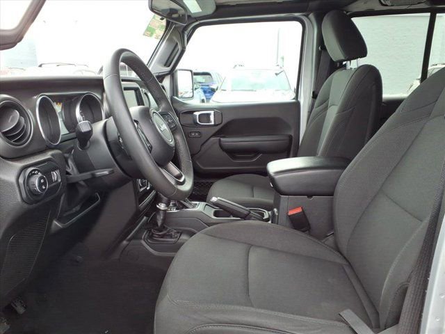 2023 Jeep Gladiator Sport