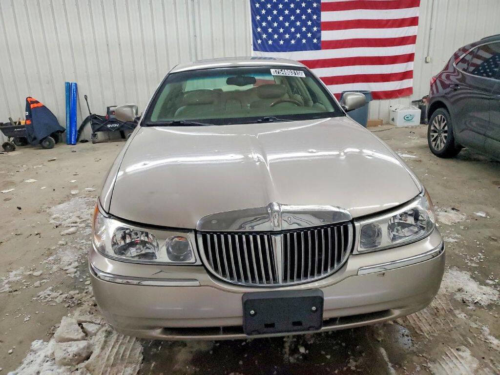 2002 Lincoln Town Car Signature