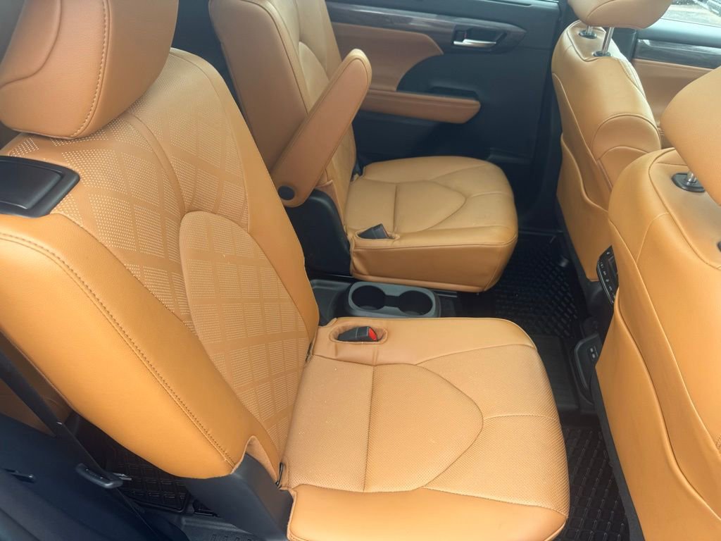 2025 Toyota Highlander Platinum