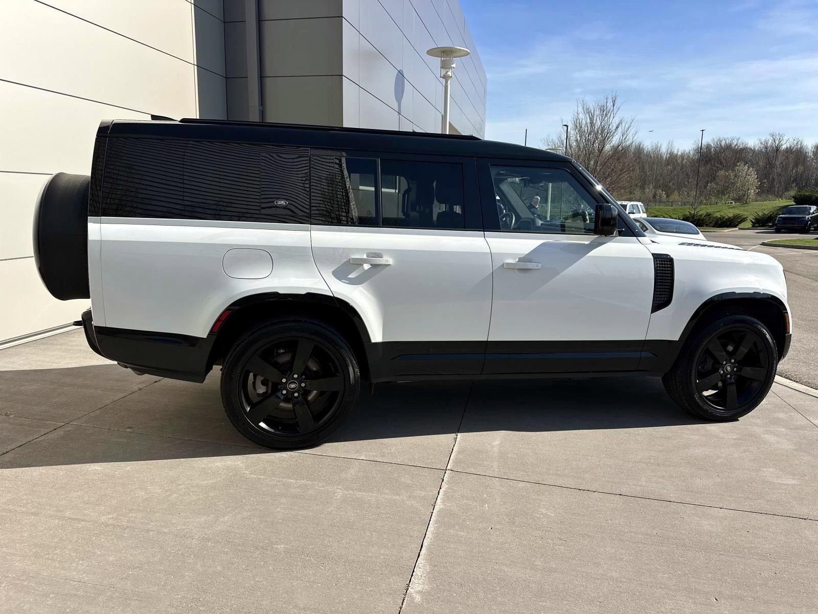 2024 Land Rover Defender 130 X-Dynamic SE