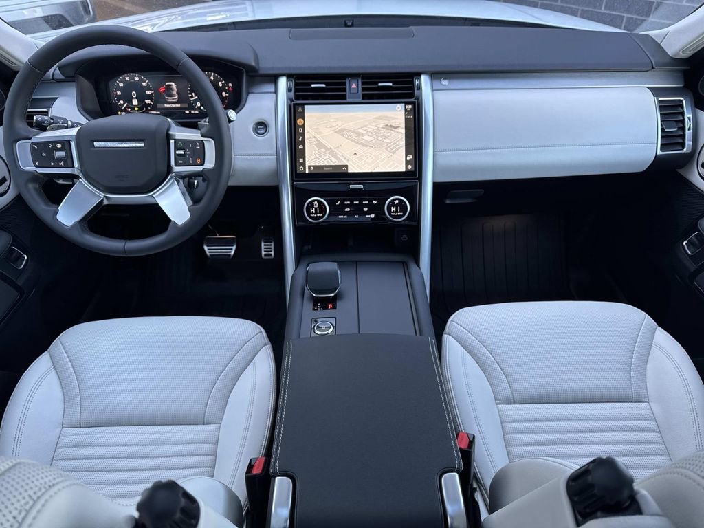 2025 Land Rover Discovery Dynamic SE