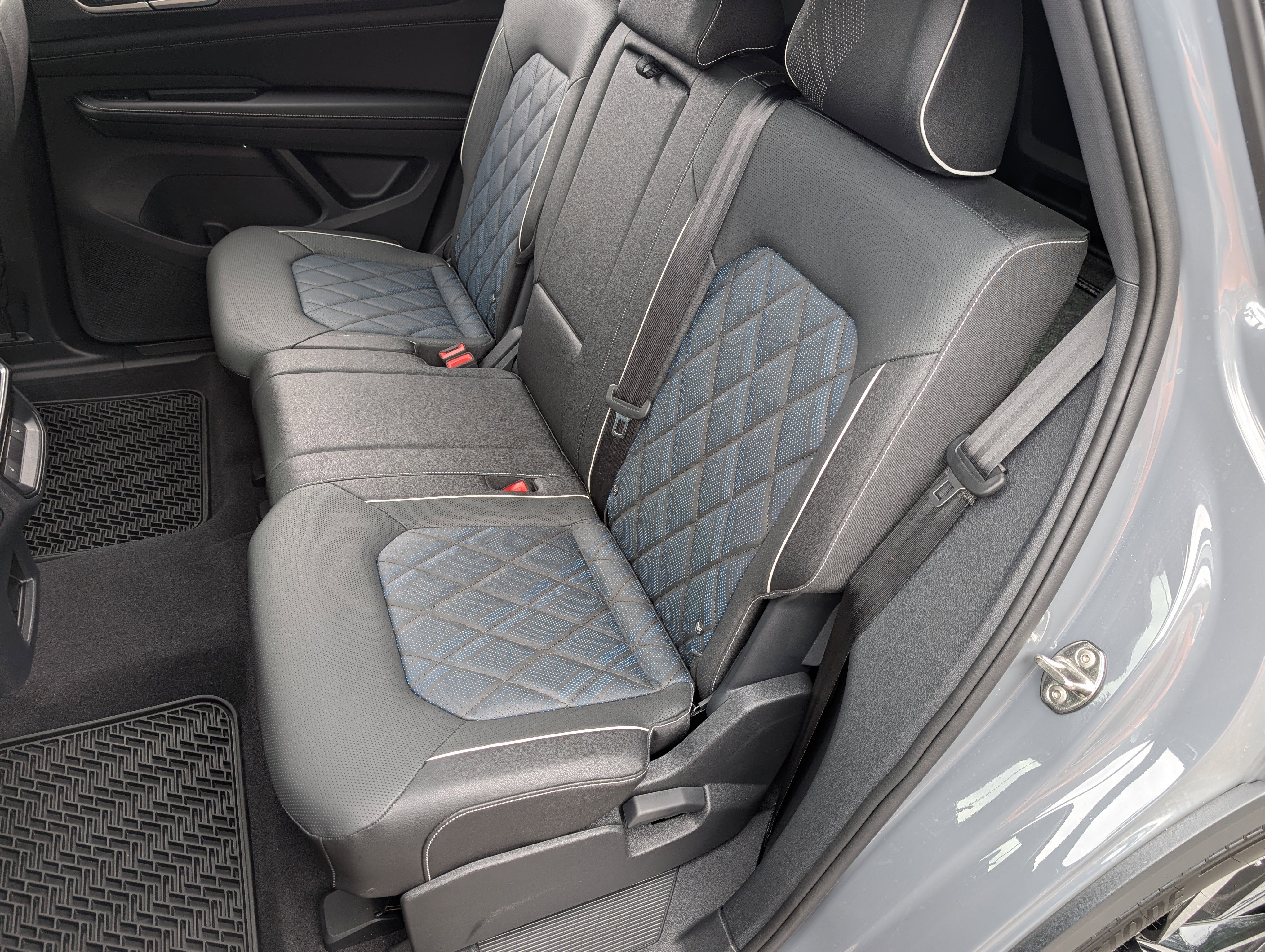 2025 Volkswagen Atlas Cross Sport SEL Premium R-Line