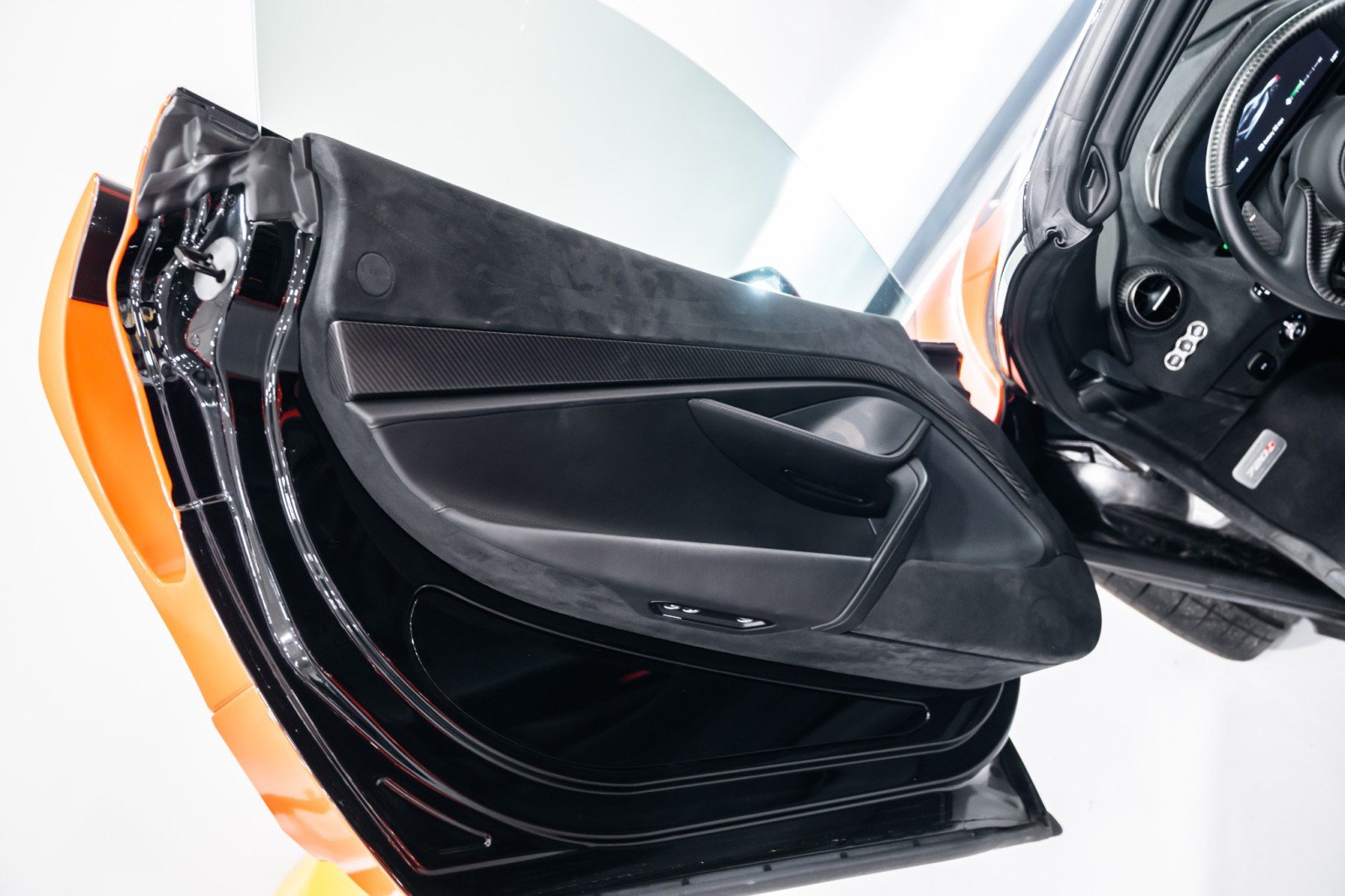 Used 2019 McLaren 720S Performance photo 38