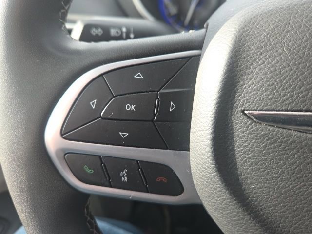 2023 Chrysler Pacifica Touring-L