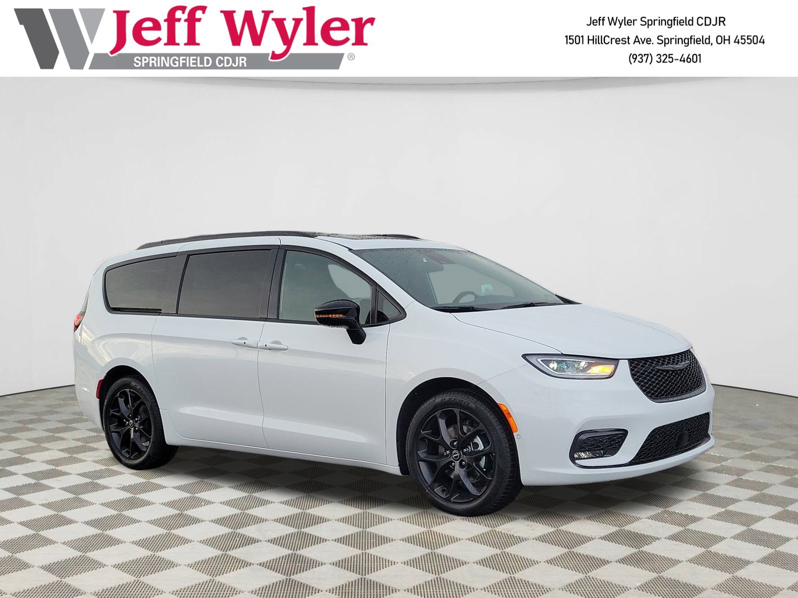 New 2026 Chrysler Pacifica Select w/ S Appearance Package